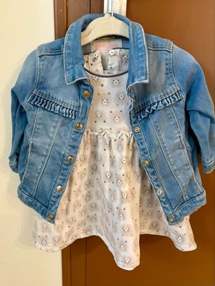 Veste en jean et robe 12 mois
