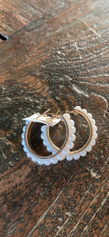 Magnifique paire de boucles d’oreilles petits anneaux avec perles