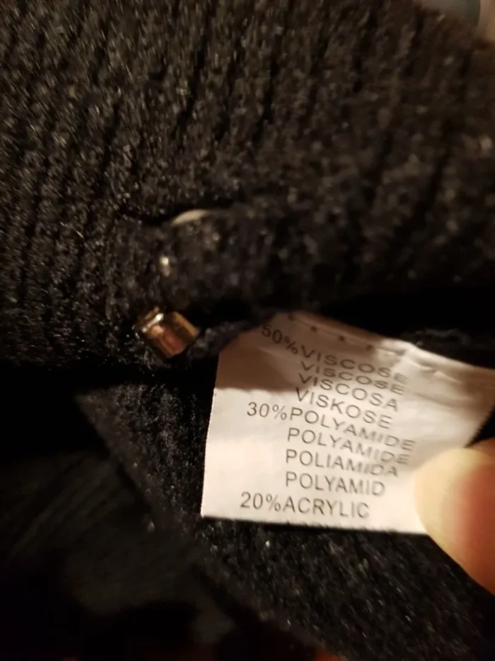Pull noir avec strass - photo numéro 7