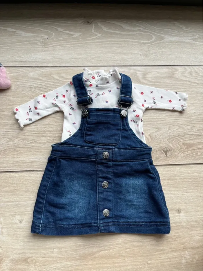 Robe en jean et t shirt manches longues