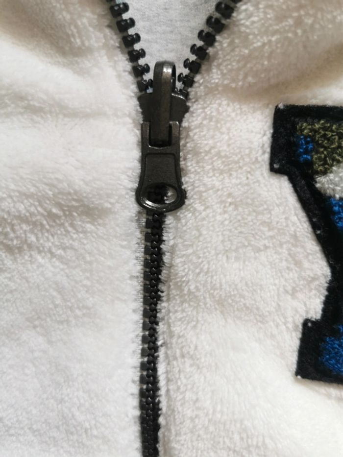 🍓Gilet veste à capuche blanc crème IKKS polaire 24mois🍓 - photo numéro 4