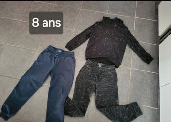 2 bas de jogging +1 sweat à capuche 8aans