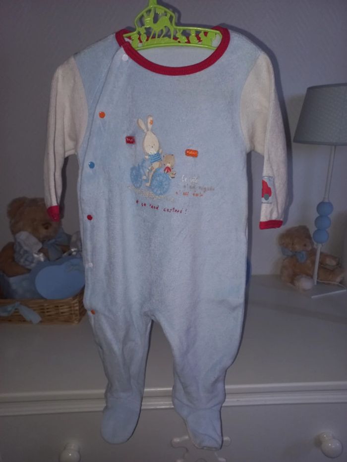 Pyjama / Dors bien/ Grenouillère état neuf garçon taille 6 mois