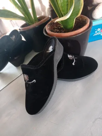 Chaussons noirs, "Soir et Matin" 38