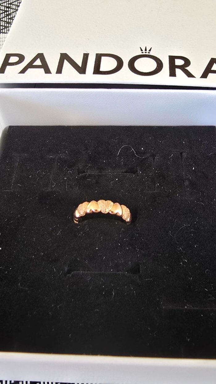 Bague pandora cœurs or rose