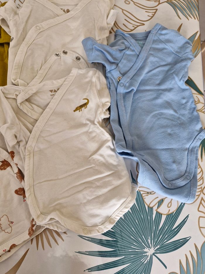 Lot 9 bodies 1mois - photo numéro 4