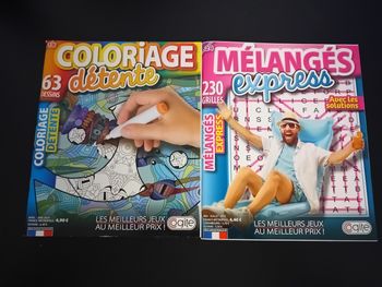 Lot 2 magazines