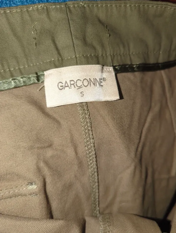 Mini-jupe kaki garçonne - photo numéro 3