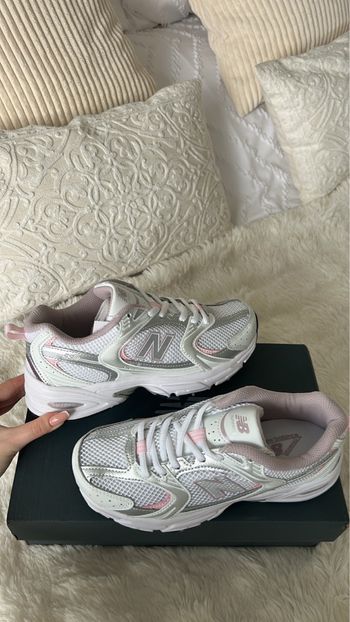 Baskets argenté et rose