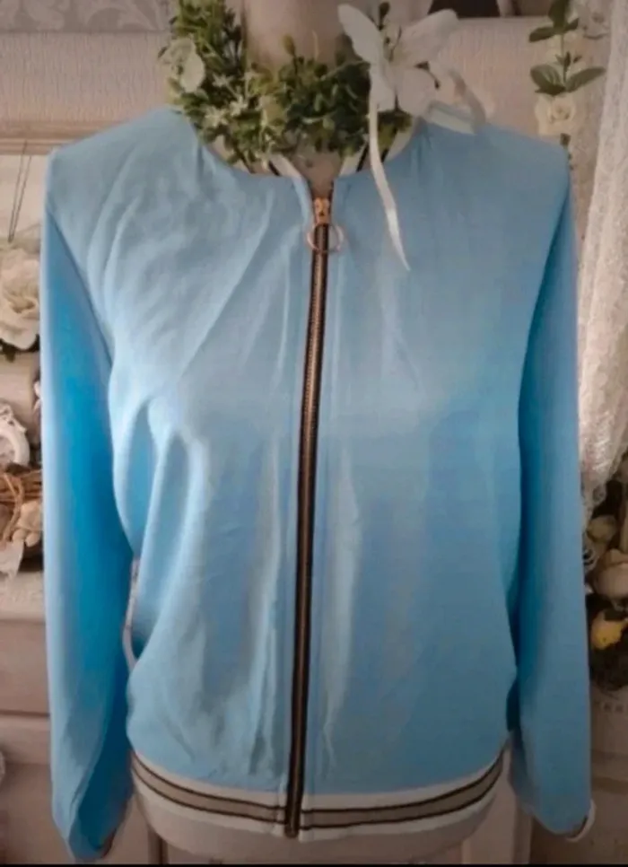Veste fine bleu ciel Tendance Paris Taille 40 Neuve