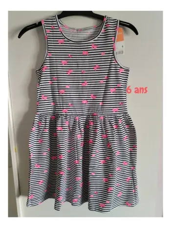 Robe 6 ans neuve