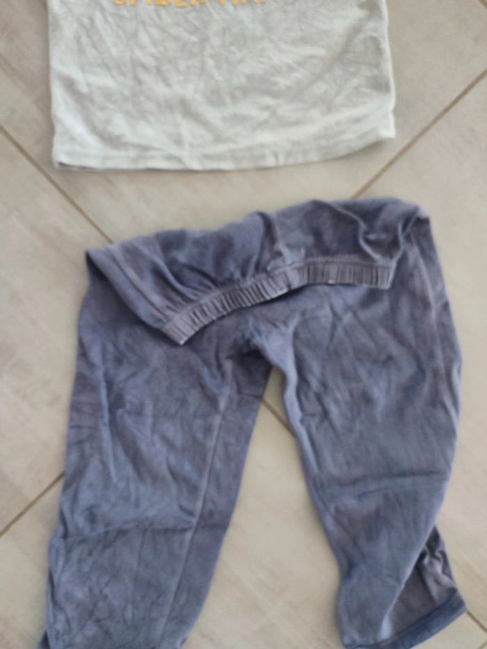 Lot de pyjamas garçon 5 ans plus un pantalon - photo numéro 4