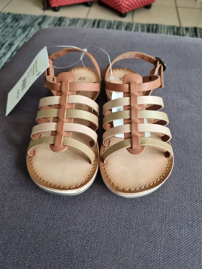 Sandales kickers neuves taille 29