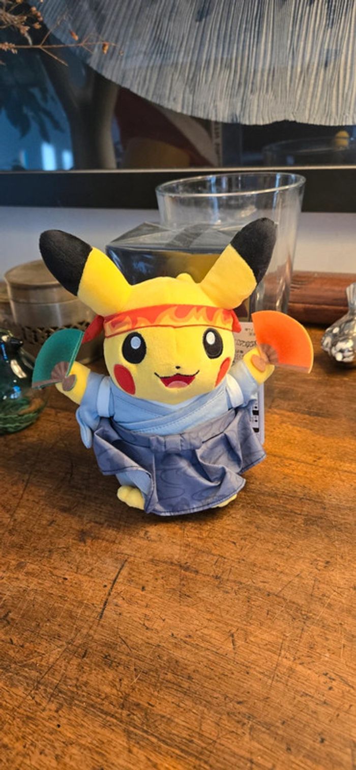 Peluche Pikachu exclu Pokémon Center direct du Japon - photo numéro 4