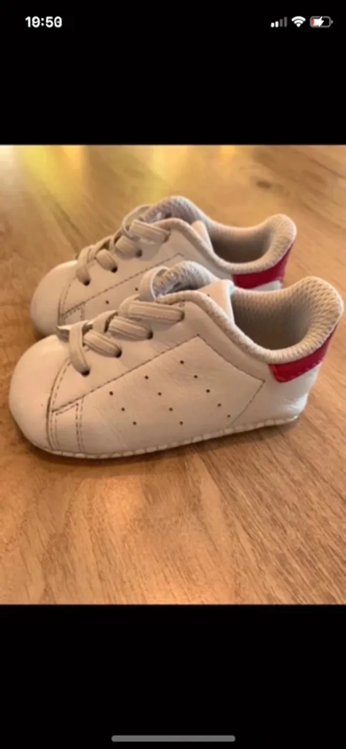 Chaussons adidas stansmith taille 17