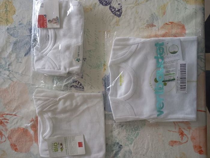 Lot de body coton bio neuf étiqueté Vertbaudet MC 3-6 mois