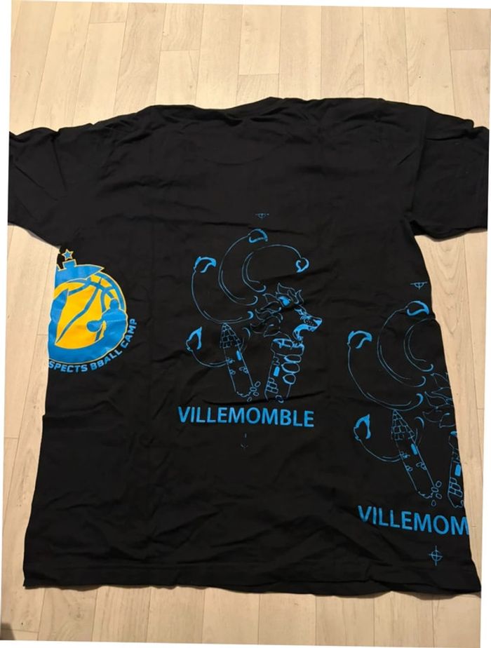 T-shirt manches courtes vaisseau amiral noir avec des motifs taille XL. Très bon état. - photo numéro 2