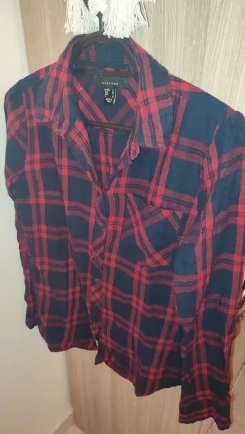 Chemise carreaux noir et rouge manches longues