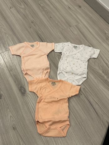 Bodies manches courtes kiabi 1 mois