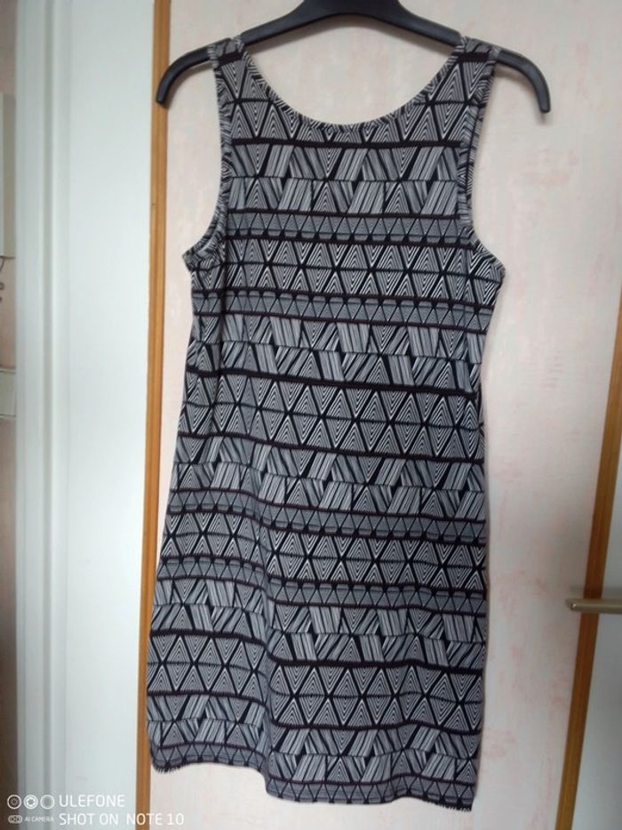 Robe courte Taille S - photo numéro 2