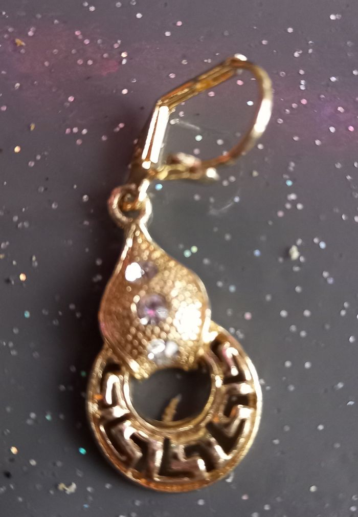 Boucle d'oreille plaqué or pendante - photo numéro 2