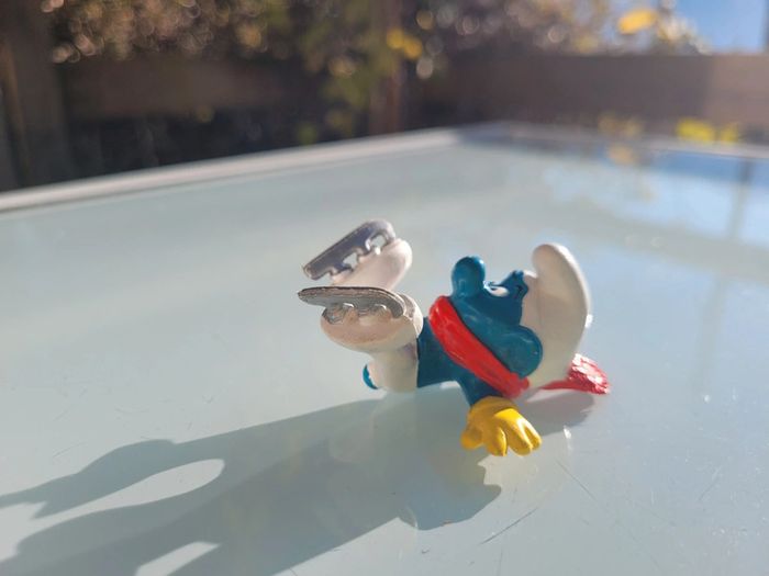 Figurines anciennes Schtroumpfs : patineur, policier, étudiant, bébé S. avec hochet - photo numéro 6