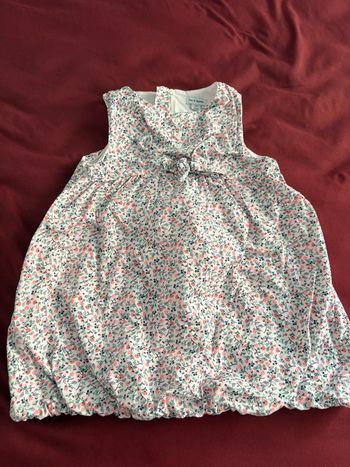 Robe fleurie sans manche