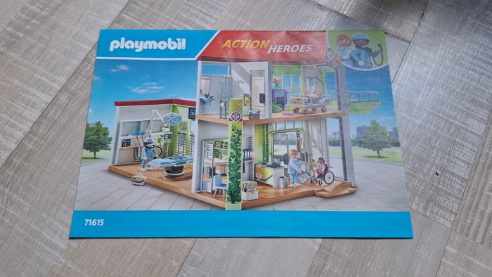 Hôpital Playmobil Complet - 2025 avec ambulance. - photo numéro 2