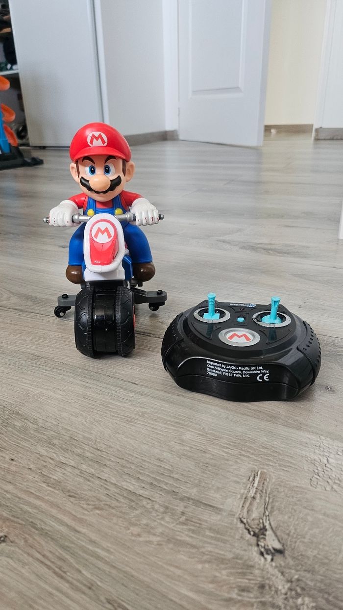 Moto mario télécommandé