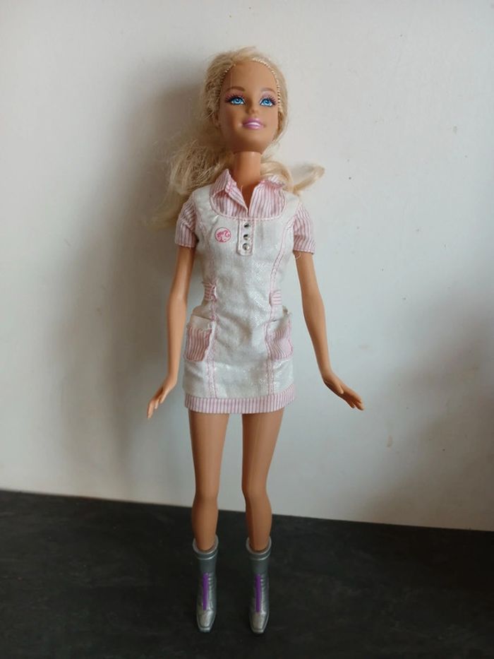 Barbie infirmière