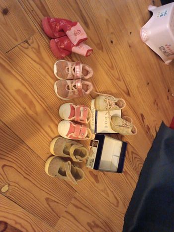 Lot chaussures et une paire de chausson 19 et 20 fille