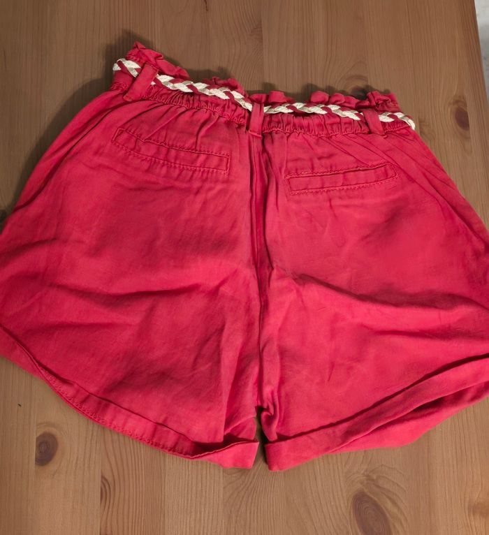 Neuf (non porté)🏷😍🤩 🤩😍⚘️⚘️⚘️short 9 ans fille 🤩😍⚘️⚘️⚘️ - photo numéro 2