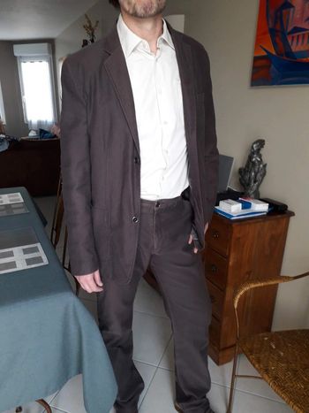 Costume Costume Armand Thiery 
Veste taille XL
Pantalon taille 46
T