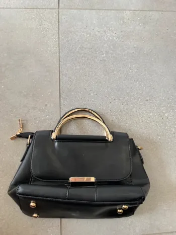 Sac à main et bandoulière noir, bon état, 23*16cm