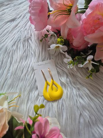Boucles d’oreilles neuves – Jaune vif