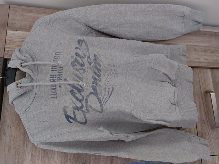 Sweat à capuche gris