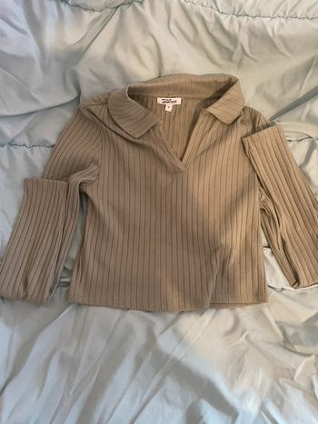 Haut polo côtelé manches longues Jennyfer – style chic et tendance
