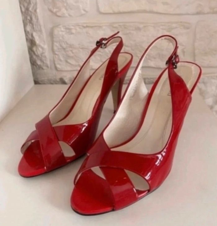 Chaussures ouvertes vernis 38