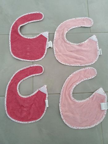 4 bavoirs à scratchs Kiabi