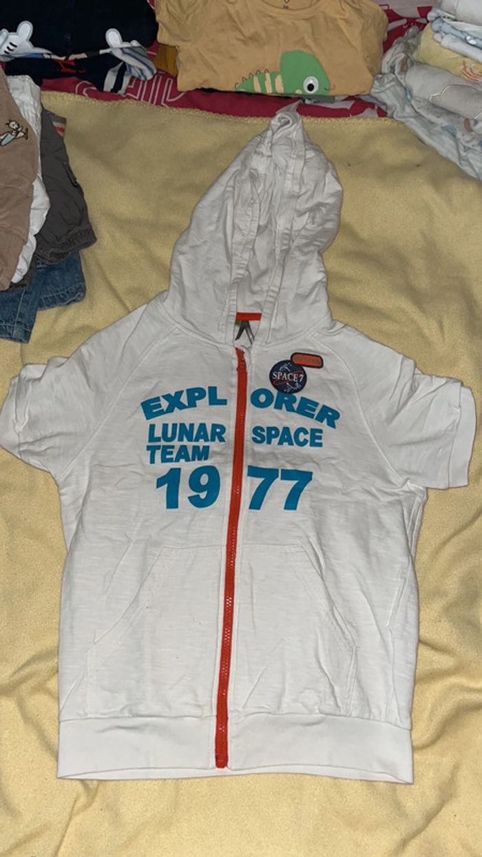Veste à capuche manche courte âge 10 ans
