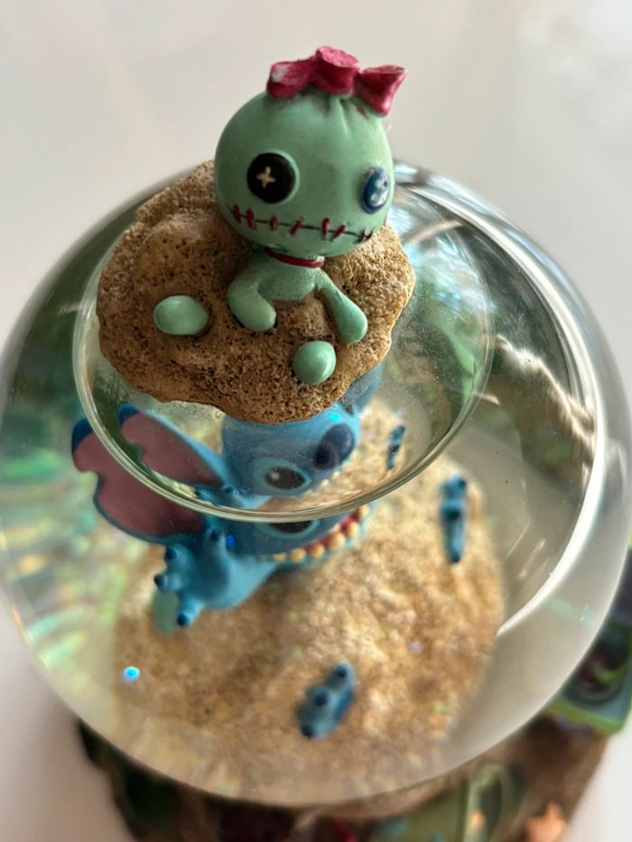Snowglobe musical Lilo et stitch boule pailletée - photo numéro 7