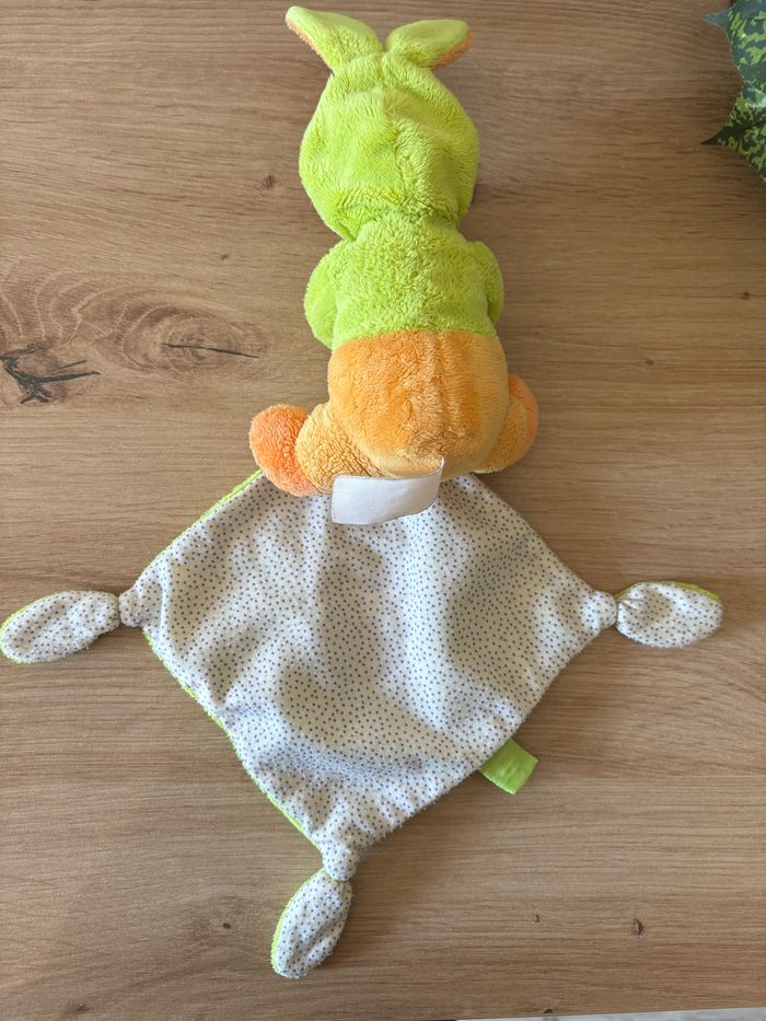Doudou Tigrou déguisé en lapin vert orange mouchoir Winnie Disney - photo numéro 3