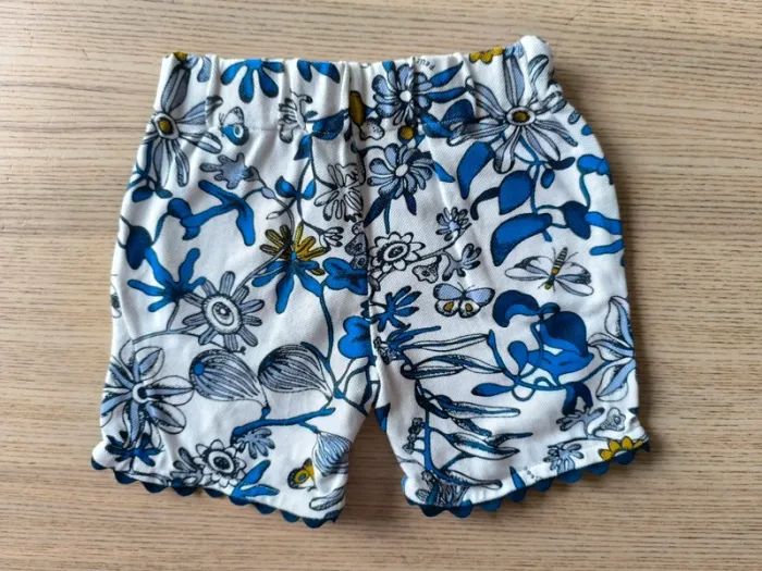 Short Petit Bateau – Fleurs et papillons bleues – Taille 4 ans - photo numéro 2