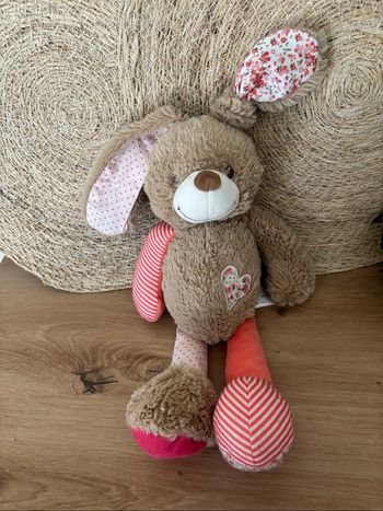 Doudou lapin beige saumon cœur fleurs tao tape à l œil