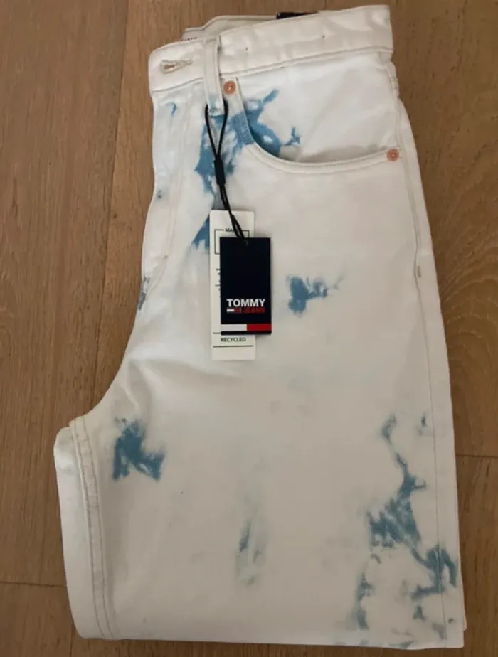 Tommy Hilfiger Mom Jean tie and dye blanc bleu clair