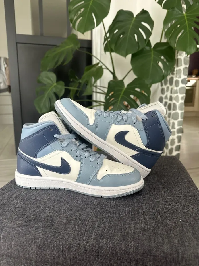 Air Jordan 1 Mid - AJ1 voile bleu diffusé