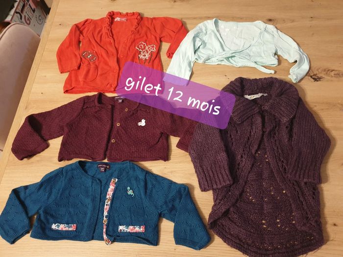 Lot 5 gilets 12 mois