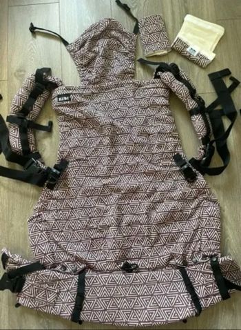 Portage préformé prefo de la marque Kibi taille Maxi coloris Burgundy Illusion Inverse 29 kilos