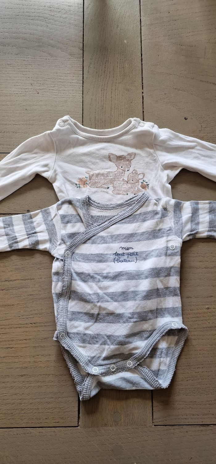 2 bodies petit bateau en excellent état