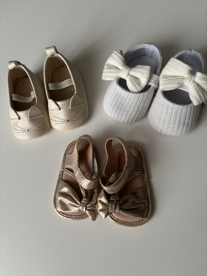 Lot de chaussures bébé